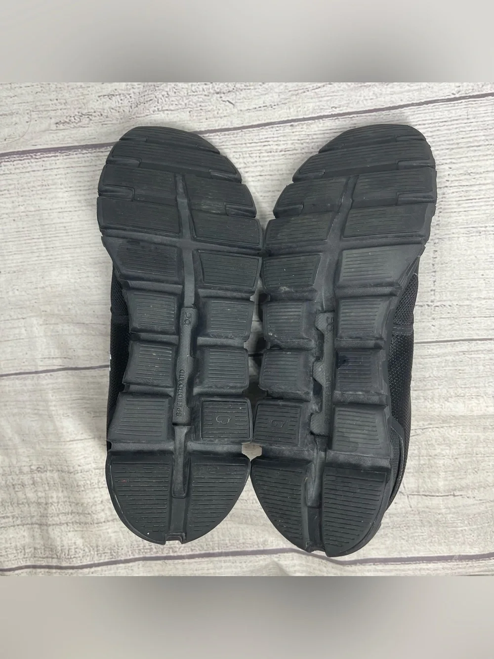 On Cloud 6 Women’s 8.5 Black Zero Gravity Cloud Tec Shoes